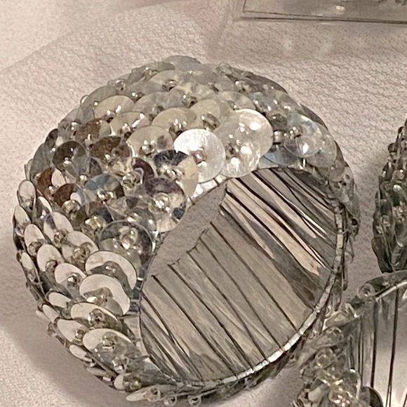 β¨NIBβ¨ 8 Sparkly Napkin Rings - Silver Sequins Wrapped on Metal Rings (2 boxes) - Picture 3 of 6